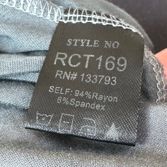 POL Sleeveless Cutout Detail Split Back Top size Small - Picture 7 of 11